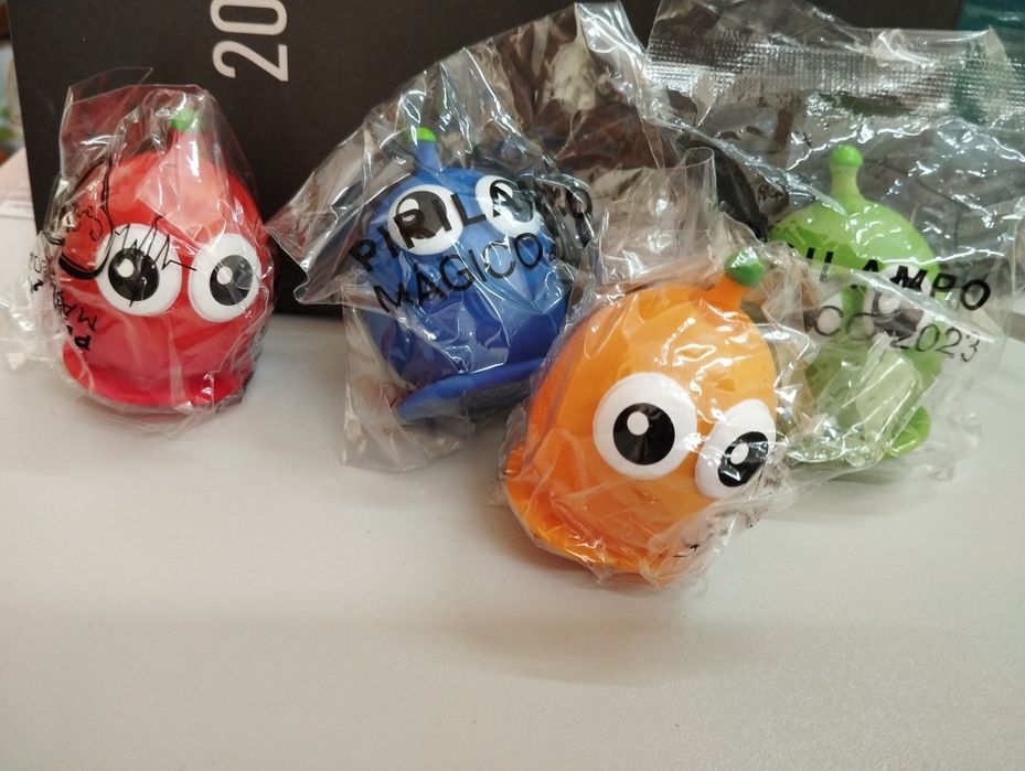 Pirilampo Mágico E pins