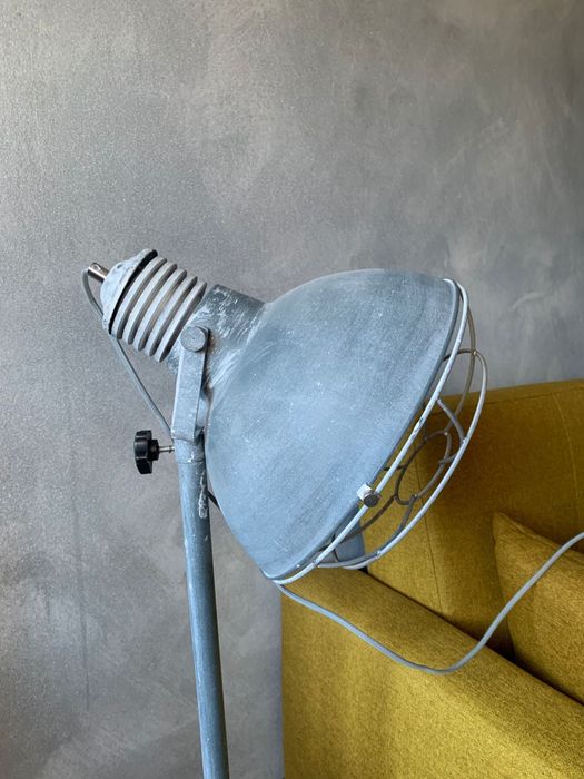 Lampa loft stojąca