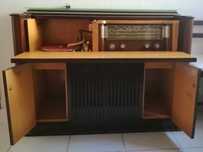 Móvel Radio e Giradiscos Vintage
