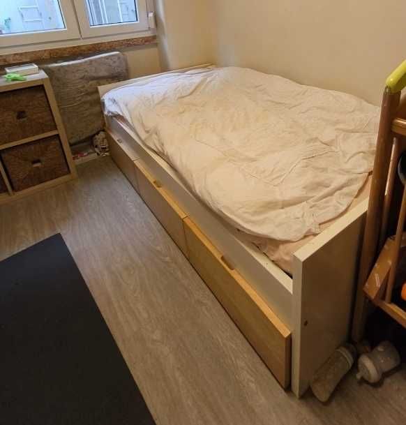 Cama solteiro com estrado reclinável