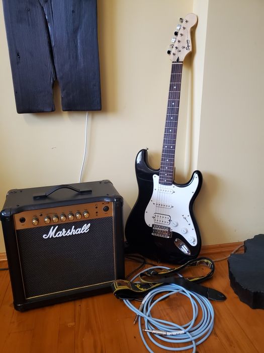 SQUIER BULLET STRATOCASTER HSS Електрогітара + Комбік mg15r