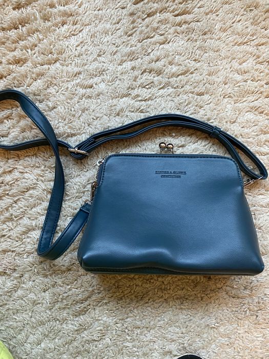 Продаю нову красиву сумочку з фурнітурою.