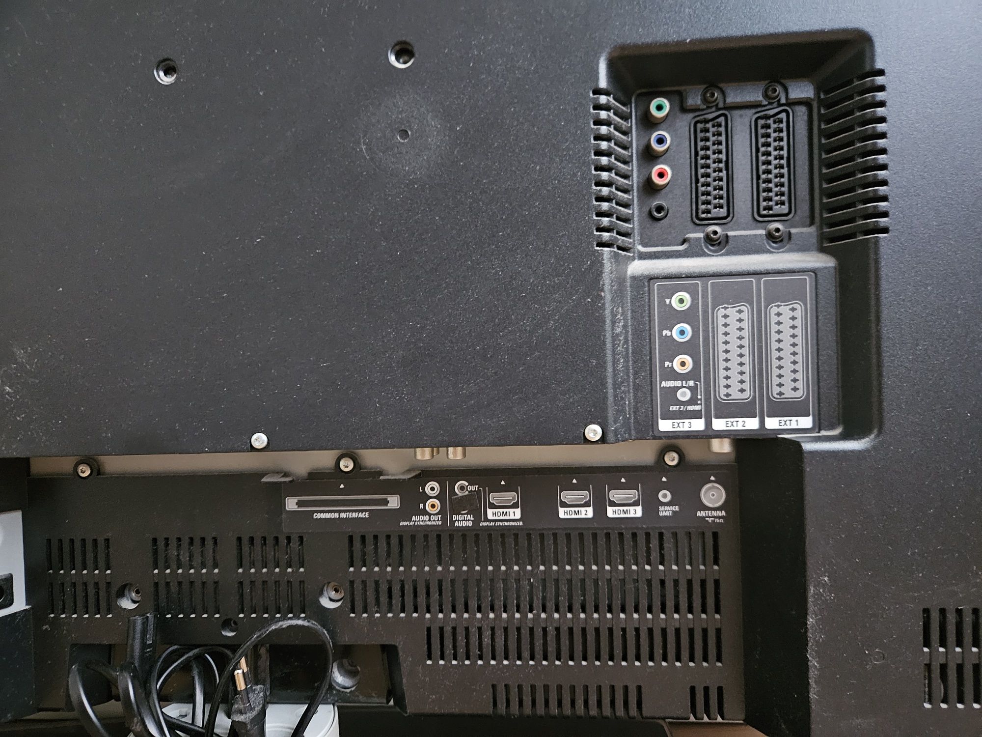 Telewizor Philips LCD 32 cale 3xHDMI Scart YPbPr