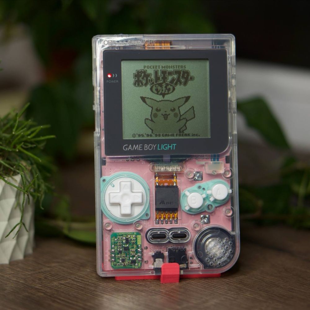 Рідкісна консоль Nintendo GameBoy Light