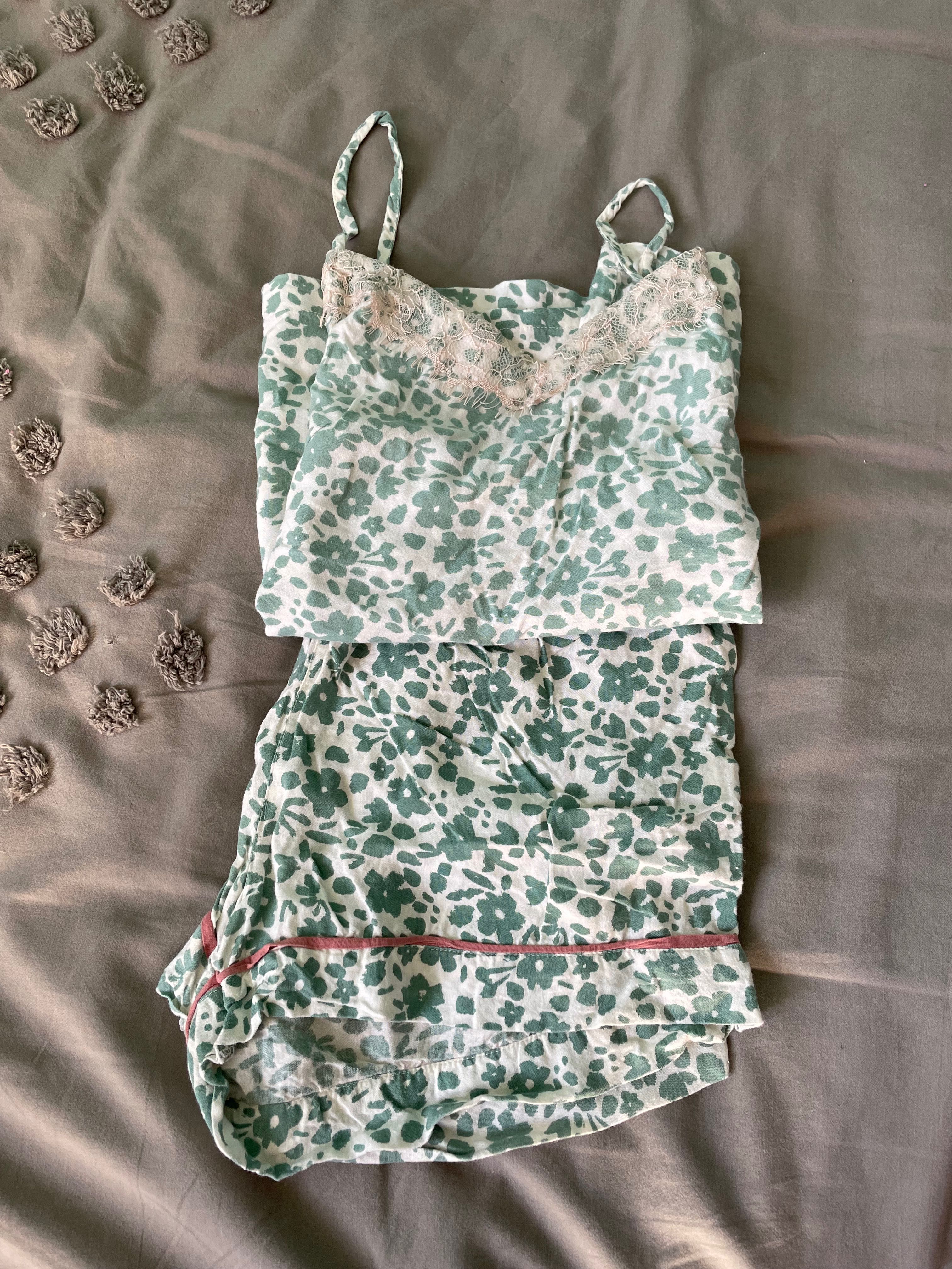 Pijama verde turquesa e rosa