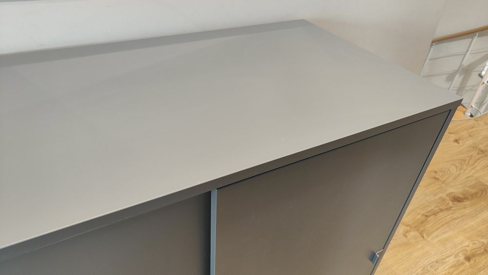 Szafka Ikea Vihals z drzwiami przesuwnymi ciemnoszara