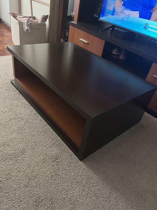 Mesa de Apoio, Aparador para TV e Armario com Vidro.