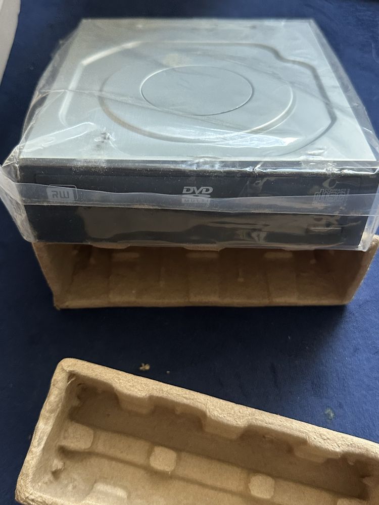 JUSTOP 24x SATA Wewnętrzna nagrywarka DVD-RW Super Multi DL Czarna