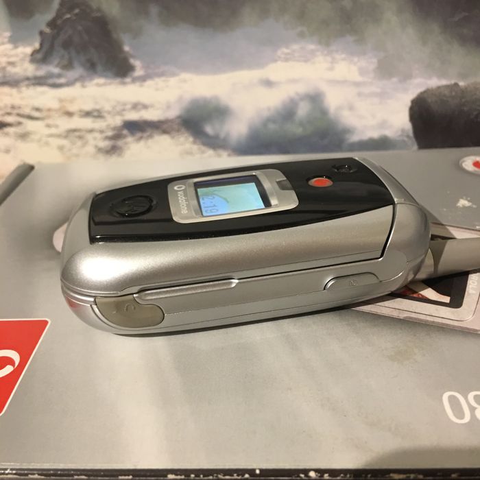 Telefon komorkowy motorola V980