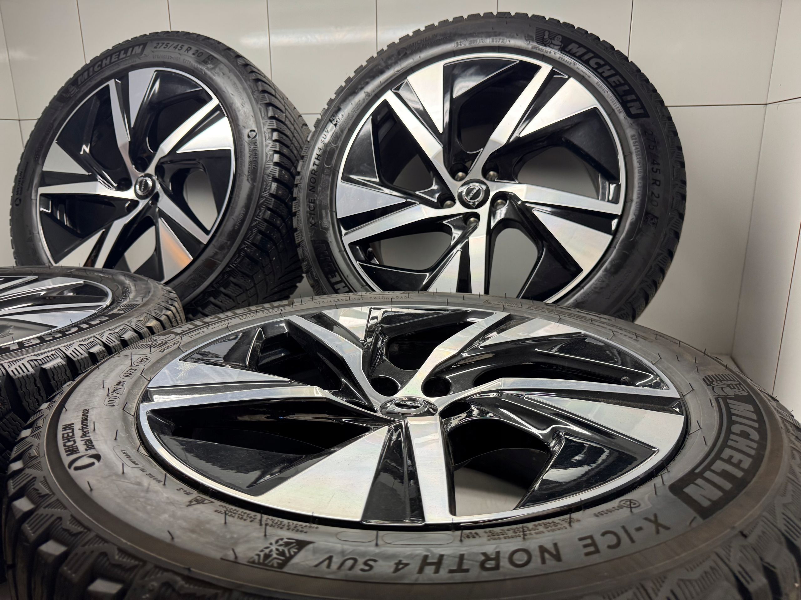 Felgi Kola 20 Volvo r Design XC90 Opony Zima 2025 r Line