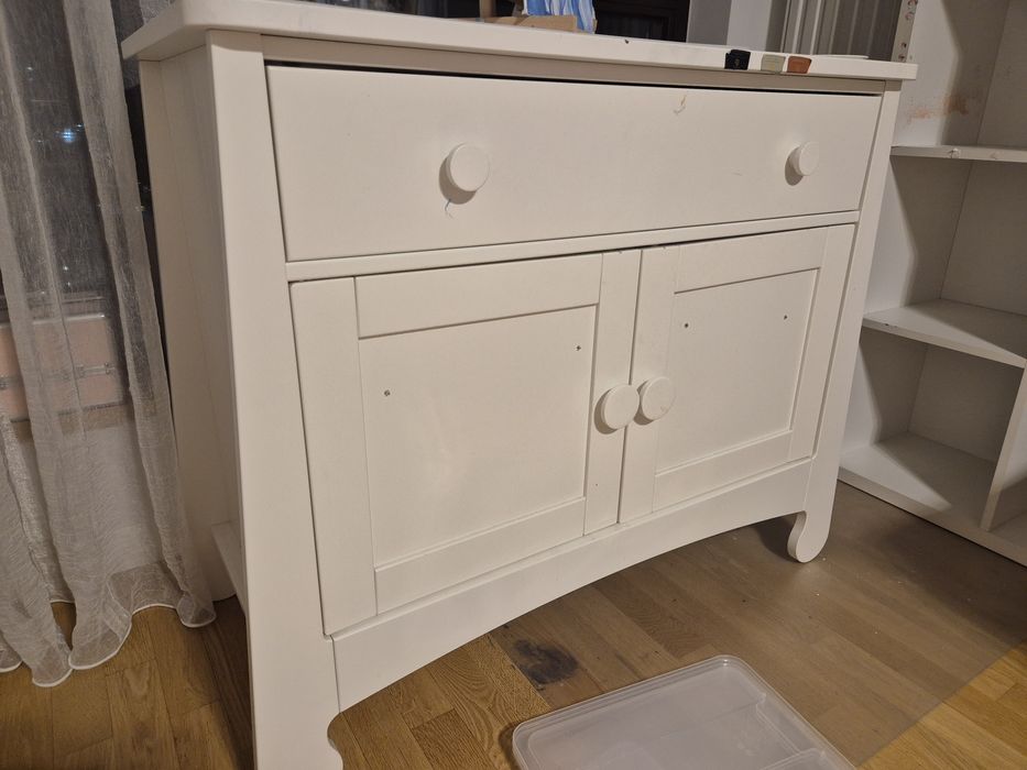 Białe meble do oddania