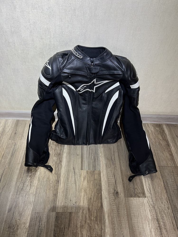 Мотокуртка женская Aplinestars Stella GP Plus R v2 Leather Jacket