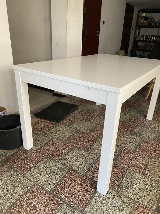 Rozkładany stół biały Ikea Bjursta