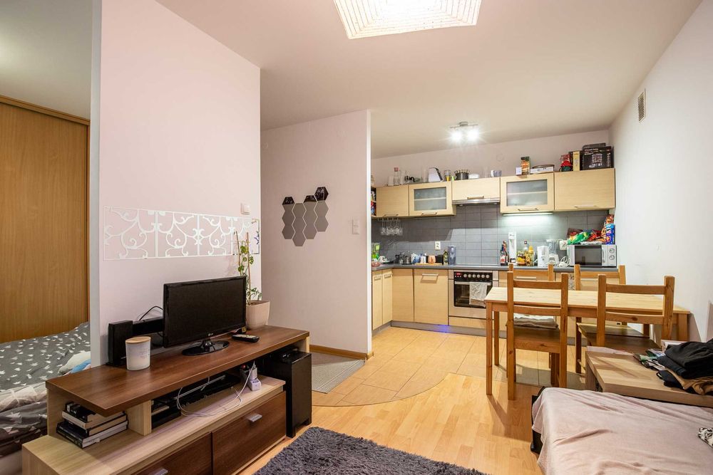 Przestronna kawalerka, ogródek, piwnica. ul. Konopczyńskiego 7A.