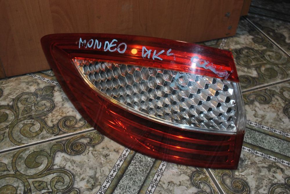 Lampa lewa Ford Mondeo MK4 kombi