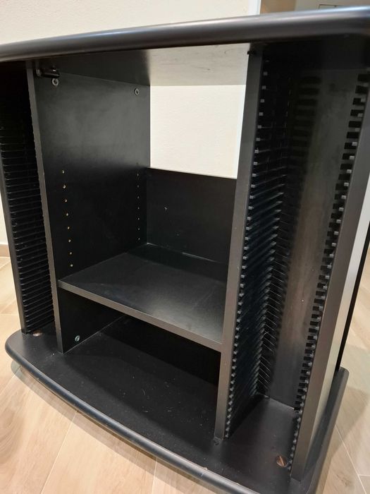 Mesa TV com rodinhas