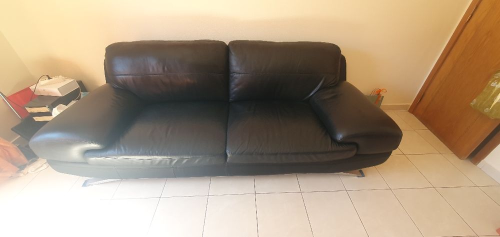 Sofá Preto Pele 3 Lugares