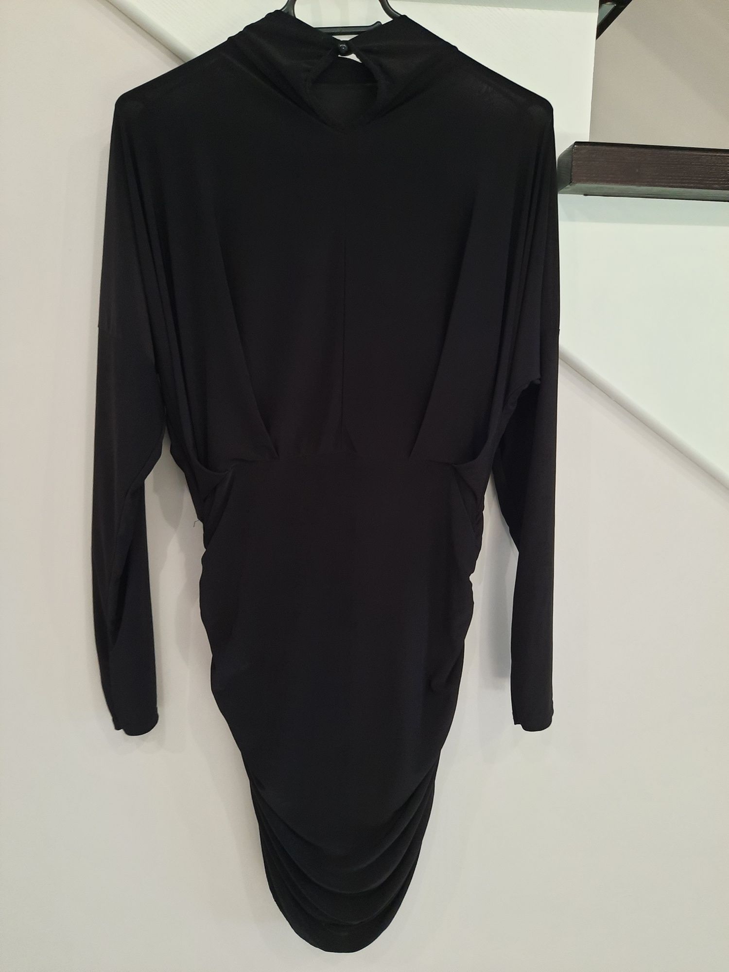 Wysokogatunkowa sukienka drapowana New Collection jakość premium