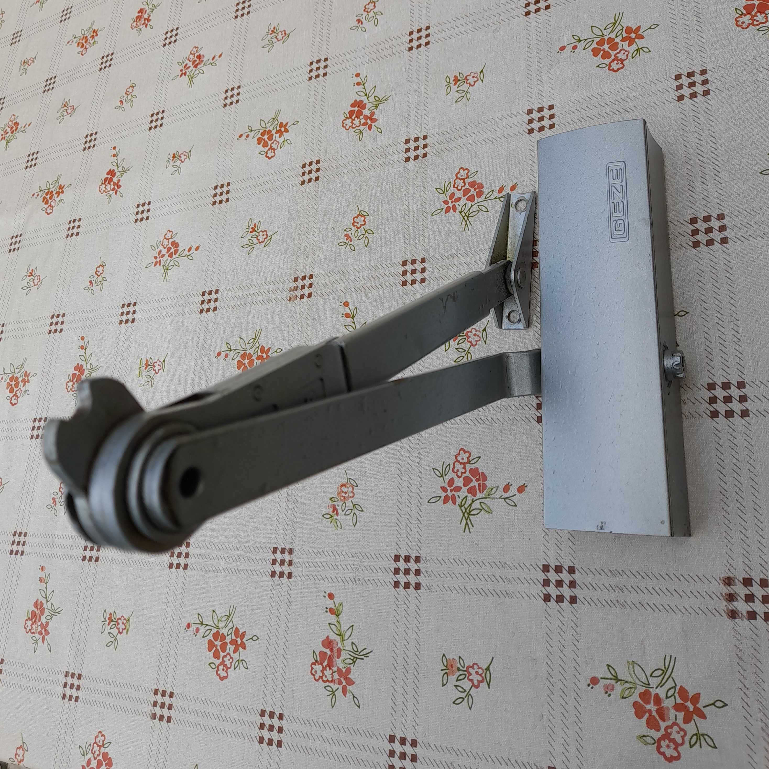 Mola para fecho de porta automático