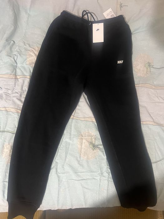 Продам новые оригинальные штаны Nike