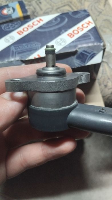 Датчик тиску в паливні рейці, датчик положення розпредвала. Розборка