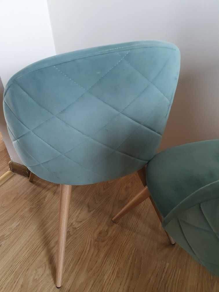 Dwa ładne krzesła welurowe