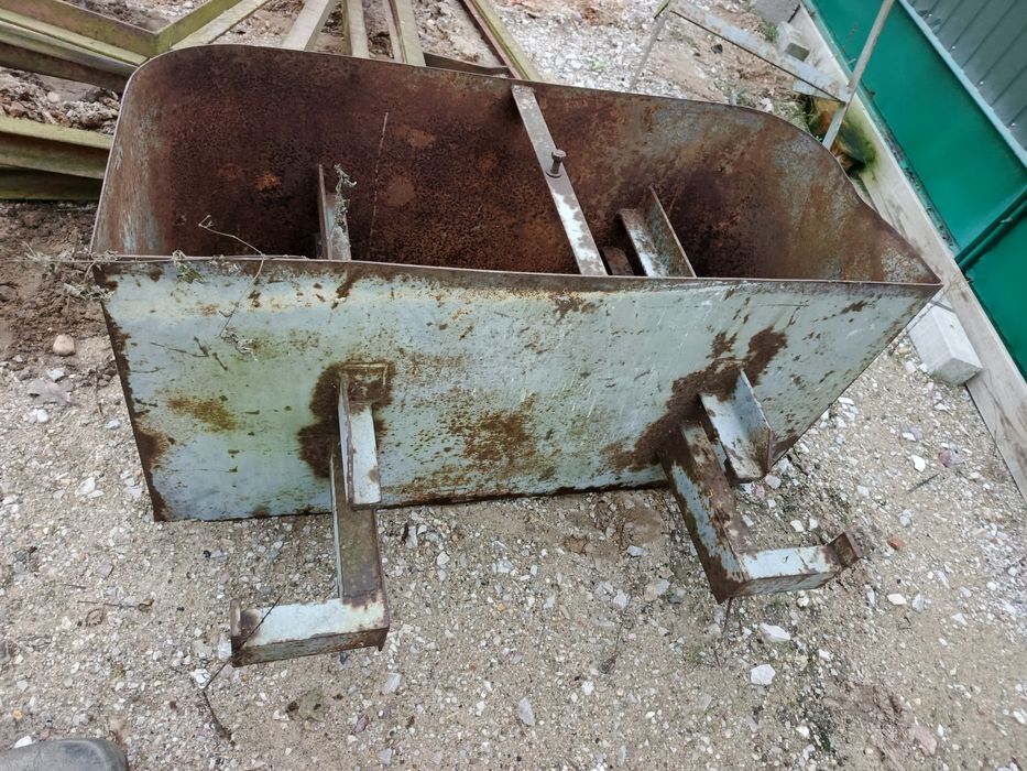 Skrzynka obciążnik Ursus C360 C330 ramka do ochrony maski