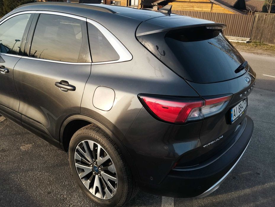 Ford Escape Titanium HYBRID 4wd  ( продаж обмін на житло Берегове)