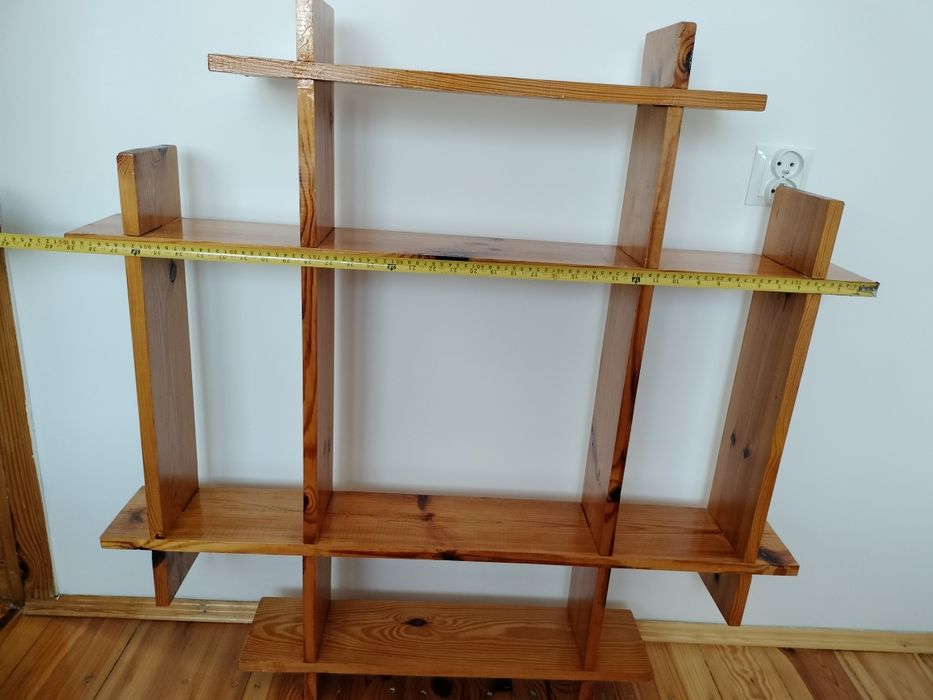 Drewniana półka ścienna