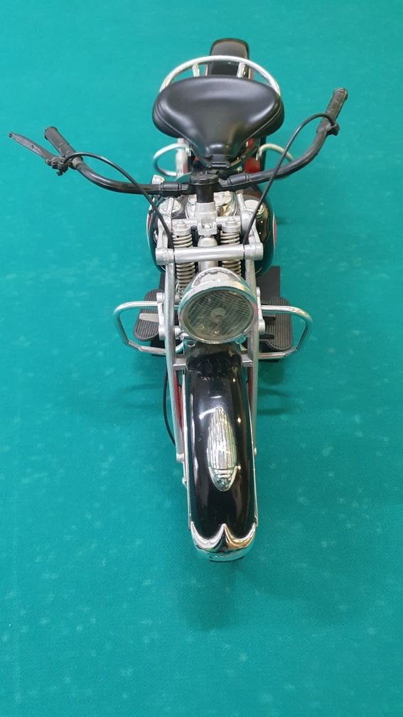 Miniatura mota 1998 IMMI New Ray 1948 Indian Chief Motorcycle