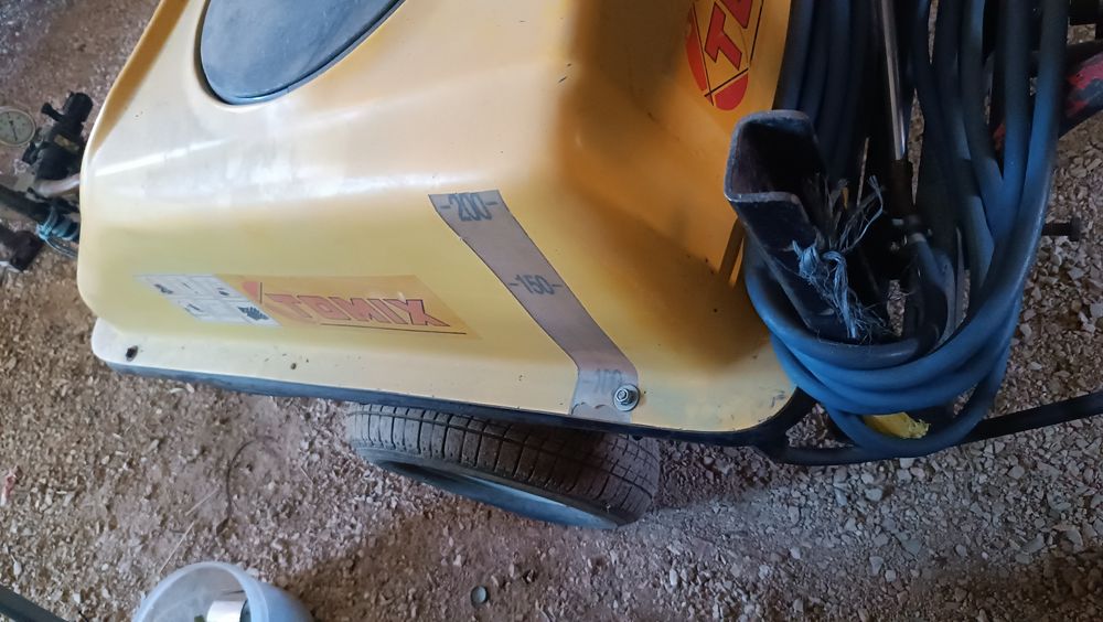 Pulverizador 200 litros