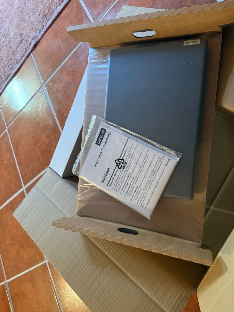 Portátil Lenovo 14"