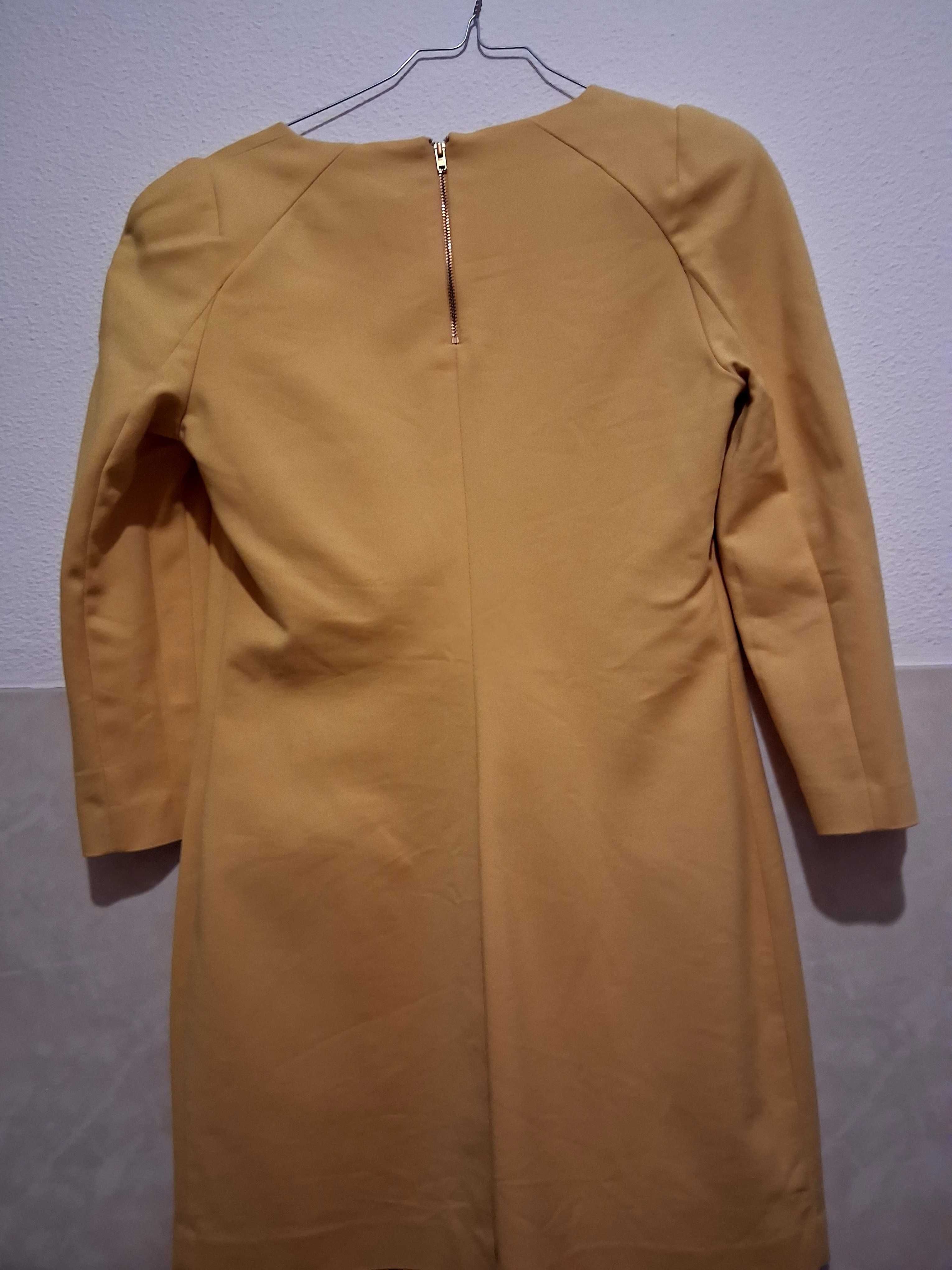 Vestido Zara,com sandália Mia.