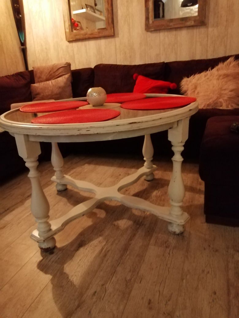 Stół okrągły z litego drewna biały