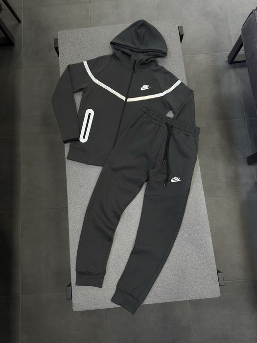 Підлітковий  костюм  nike tech fleece reflective fit  р128-176