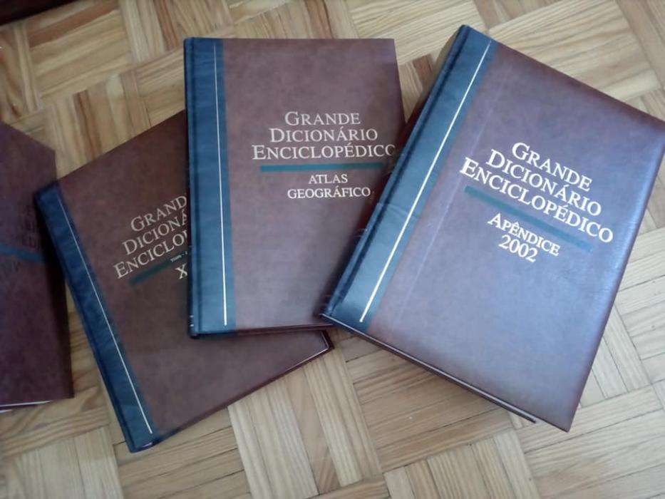 Enciclopédia Universal ( dicionário, atlas geográfico, em estado novo)