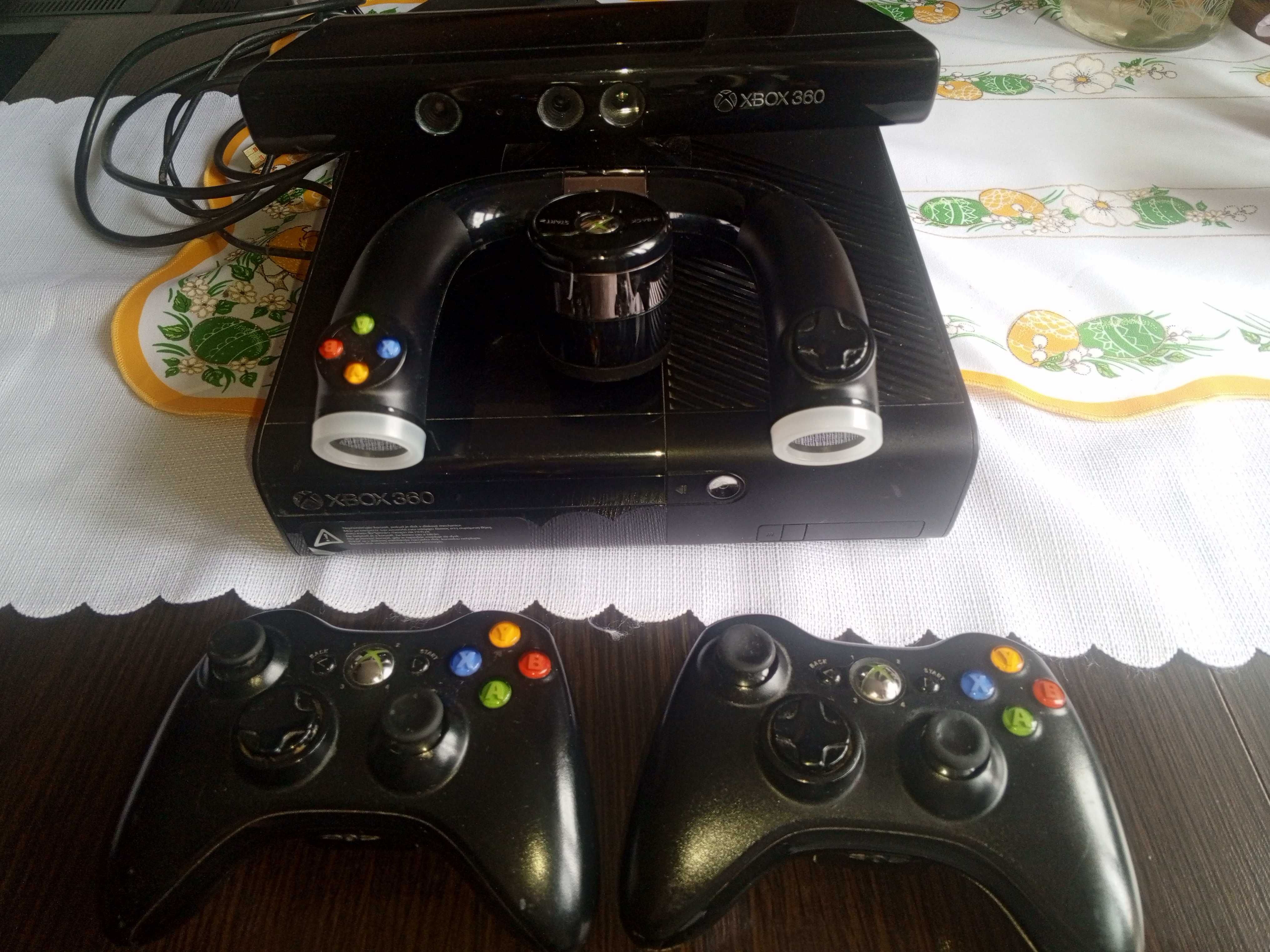 Xbox 360 z dwoma padami-zestaw