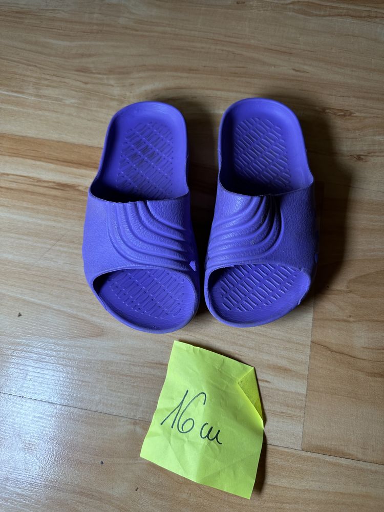 Zestaw zadbanych bucików dla dziewczynki 25/26, wkładka 16cm
