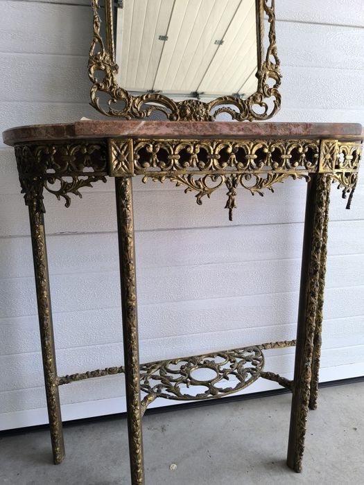 Credencia antiga em latão mesa em pedra marmore e espelho