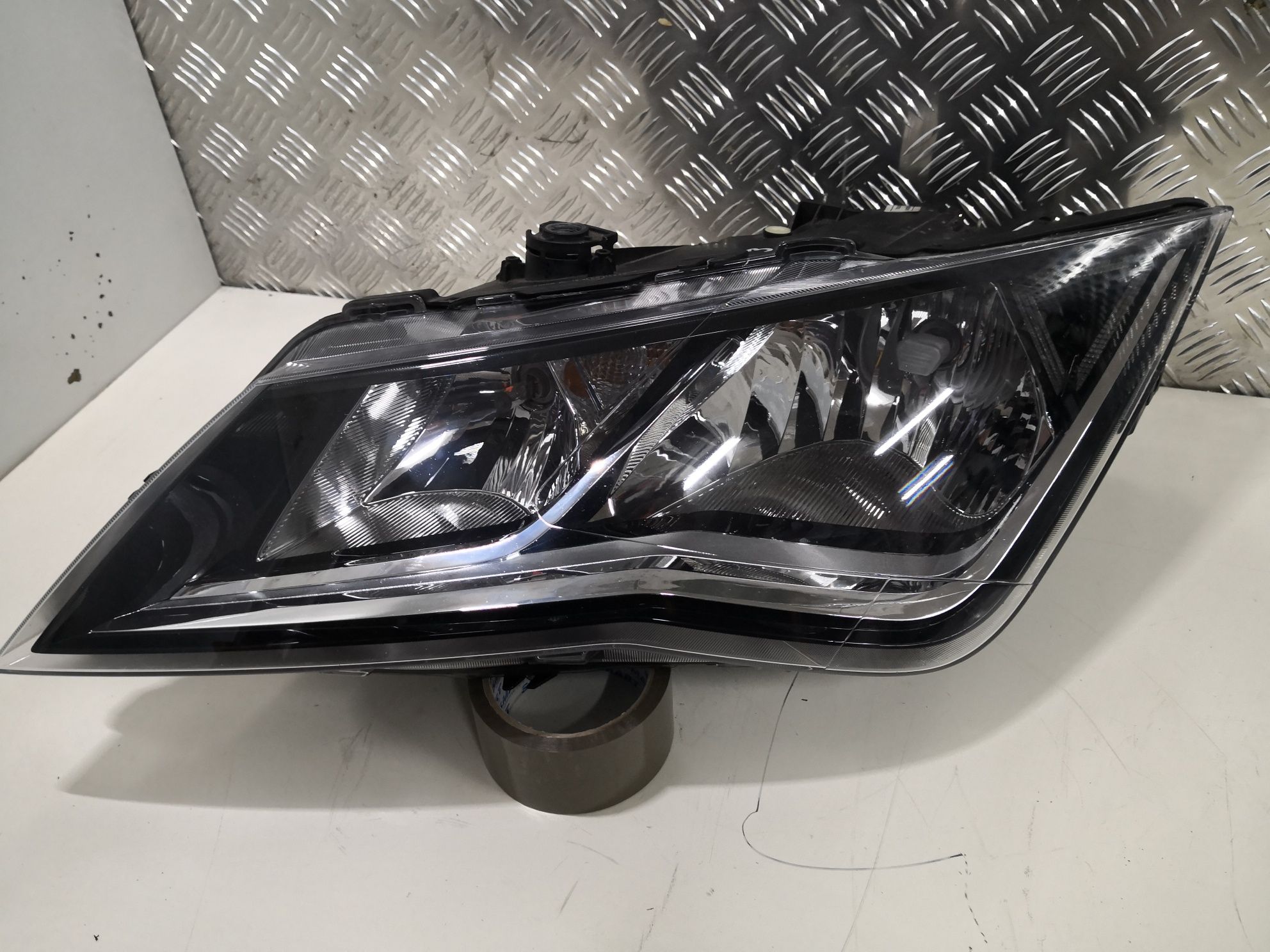 Reflektor lewy przedni Seat Leon III 3 EU 5F1 lampa lewa przednia