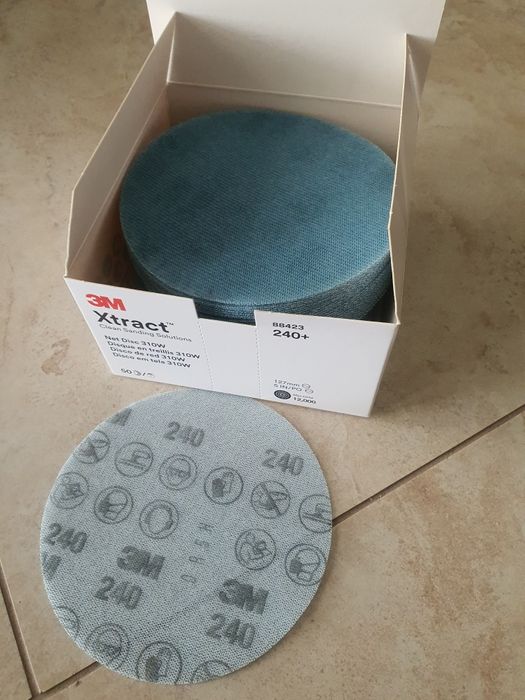 Dysk ścierny na podłożu siatkowym 3M Xtract™ 310W P240