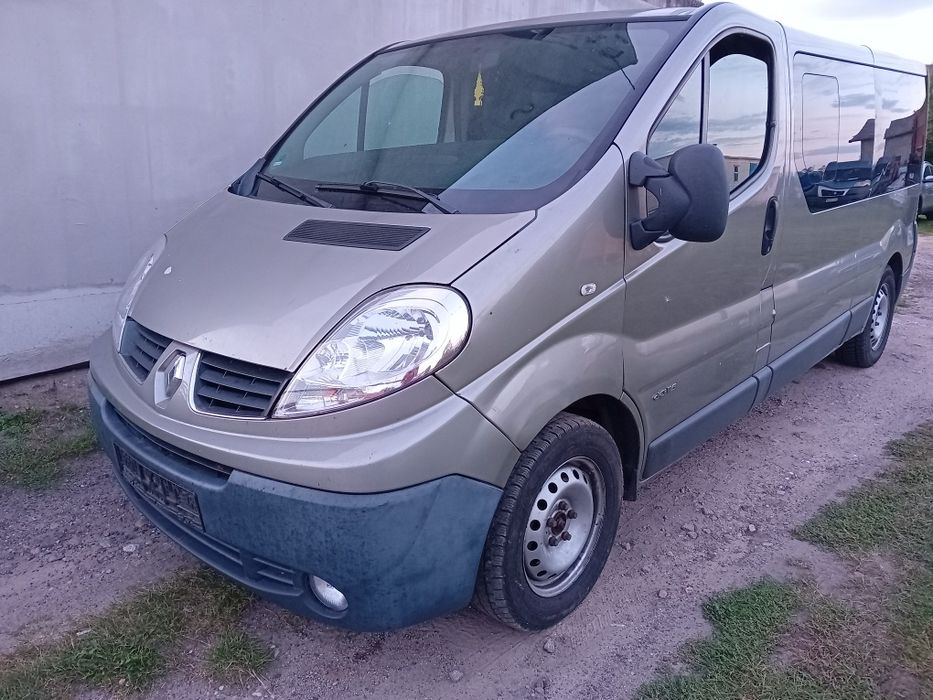 Trafic Vivaro 2.0 dci Passenger tec66 oc70 kanapa drzwi szyba lampa