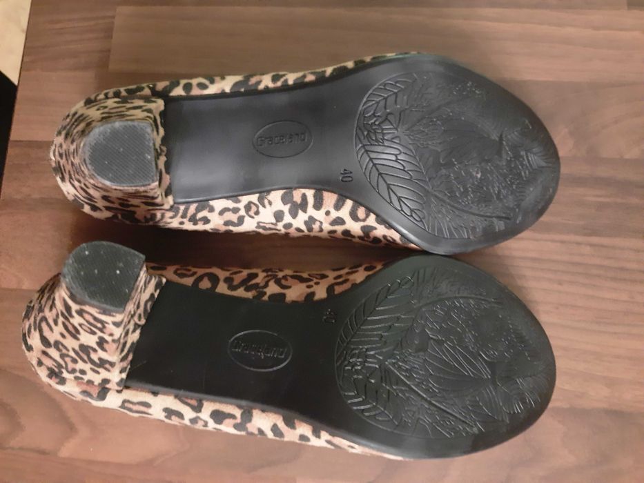 Pantera - buty damskie na obcasie z ekozamszu rozm.40 nienoszone