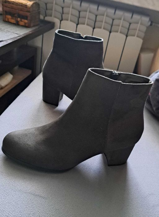 Damskie botki na słupku rozm 41, nowe