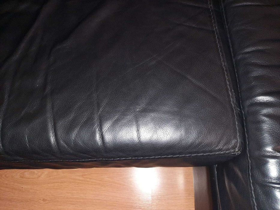 Sofá com Chaise Long, em pele preta