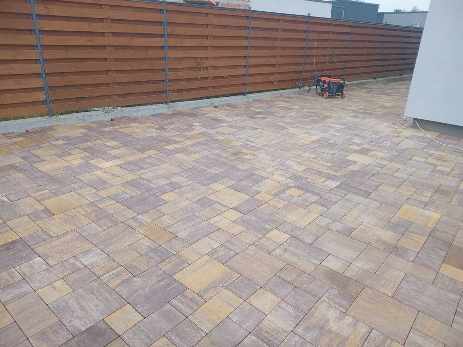 Укладання тротуарної плитики і граніту