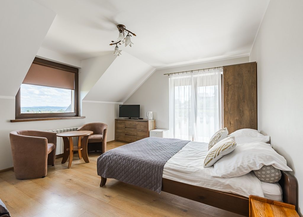 Pokoje, apartament z widokiem na góry  jezioro Bieszczady Polańczyk