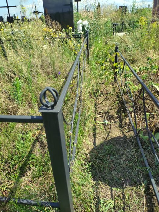 Оградка, огорожа на кладовище