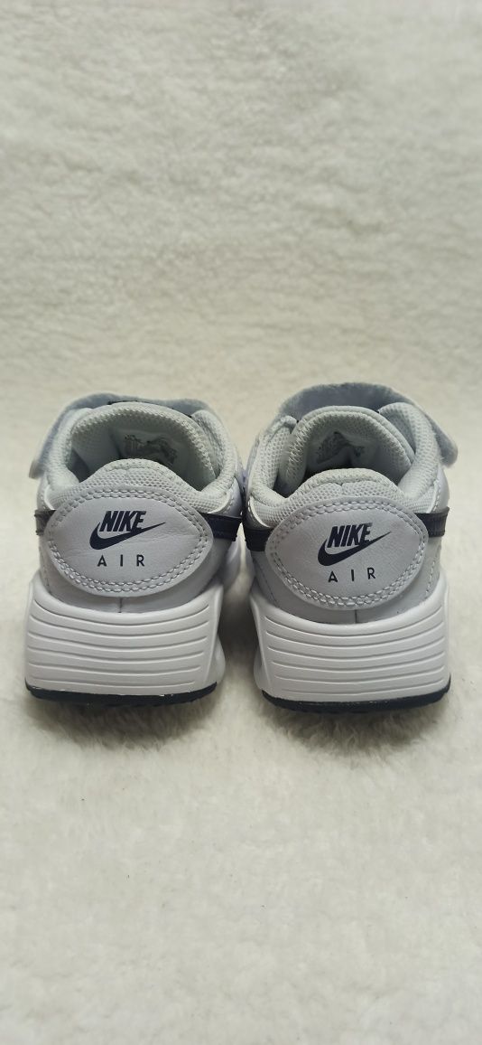 Оригінал NIKE кросівки для дівчинки, 27.5 розмір, устілка 18 см