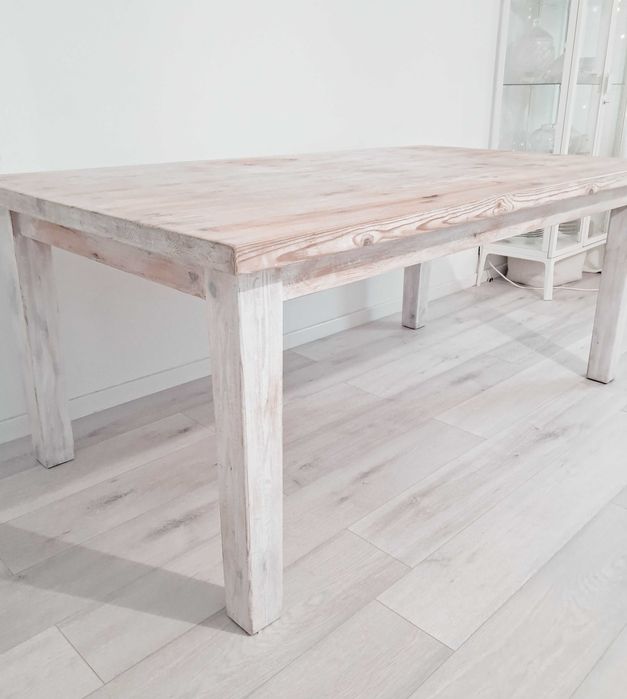 Duży drewniany stół lite drewno jadalniany